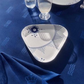 1078753_Trekantet-Fade-23cm_Royal-Copenhagen_Firmajulegaver_1